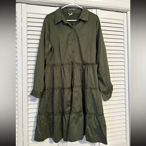 NWOT Women's Green Tiered Button-Up Dress